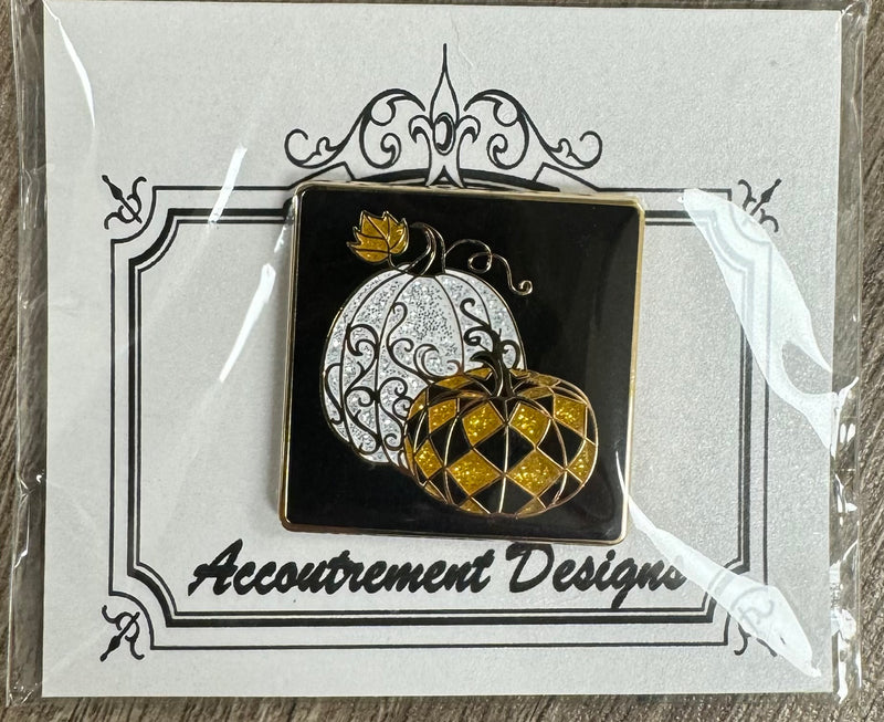 Accoutrement Designs Elegant Glittery Pumpkin Square Needleminder