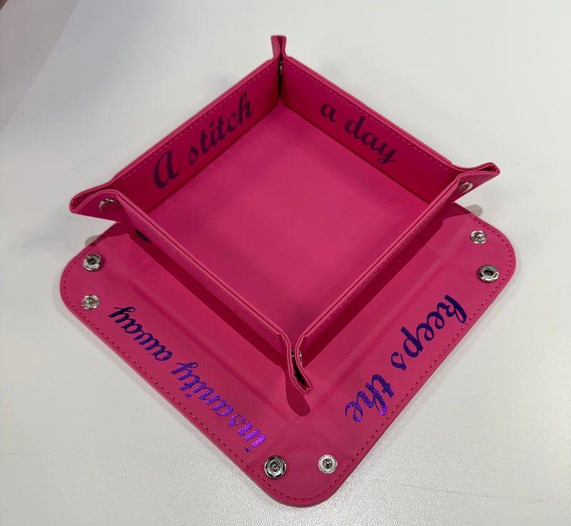 Accoutrement Designs Snap Tray Pink