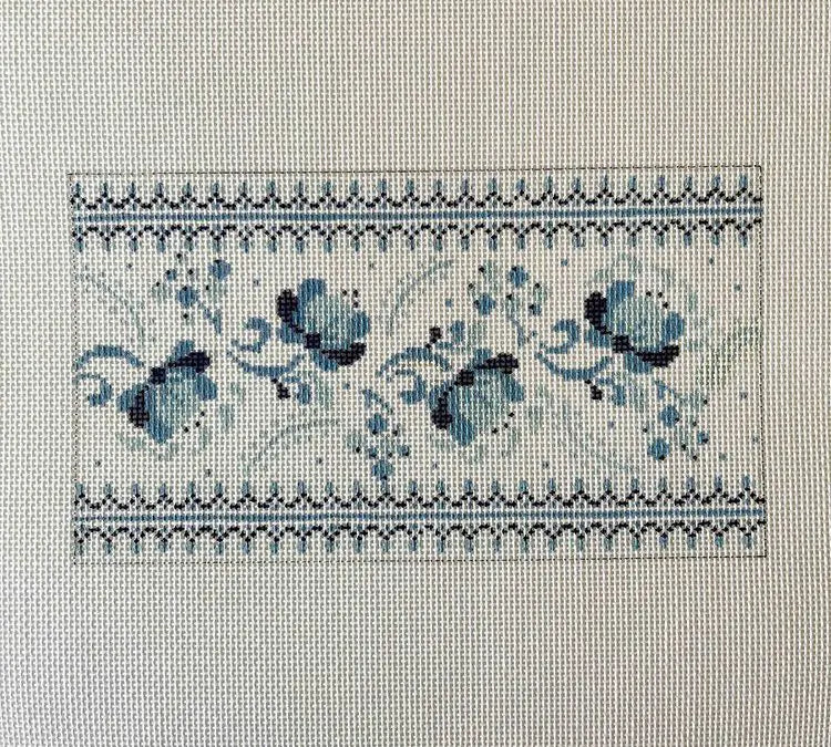 23-284 Blue Chinoiserie Purse insert 4 x 7”