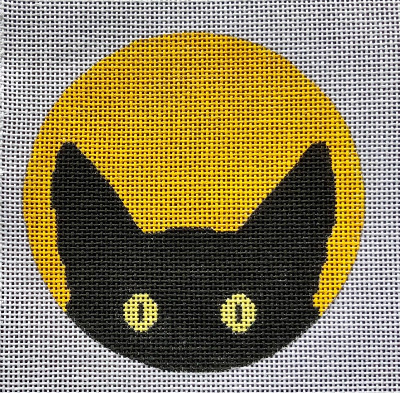 C102R Peeky Kitty Round Orn.