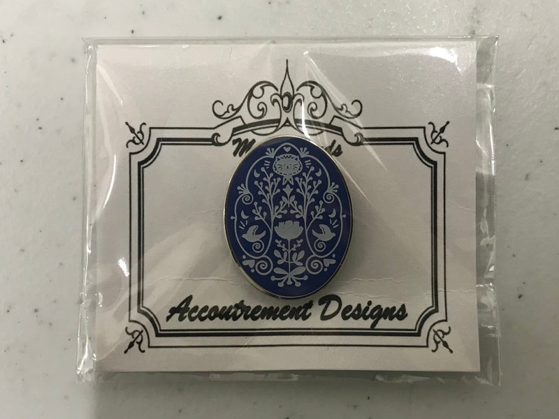 Accoutrement Designs Needleminder Oval Blue Toile