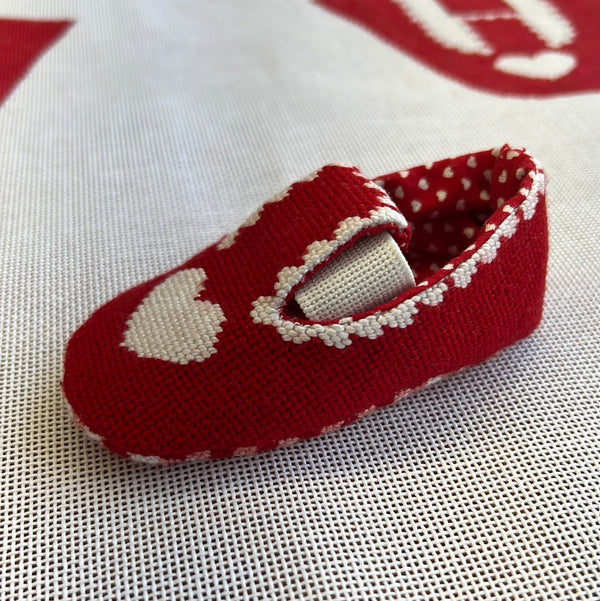 KW29  Heart Baby Booties