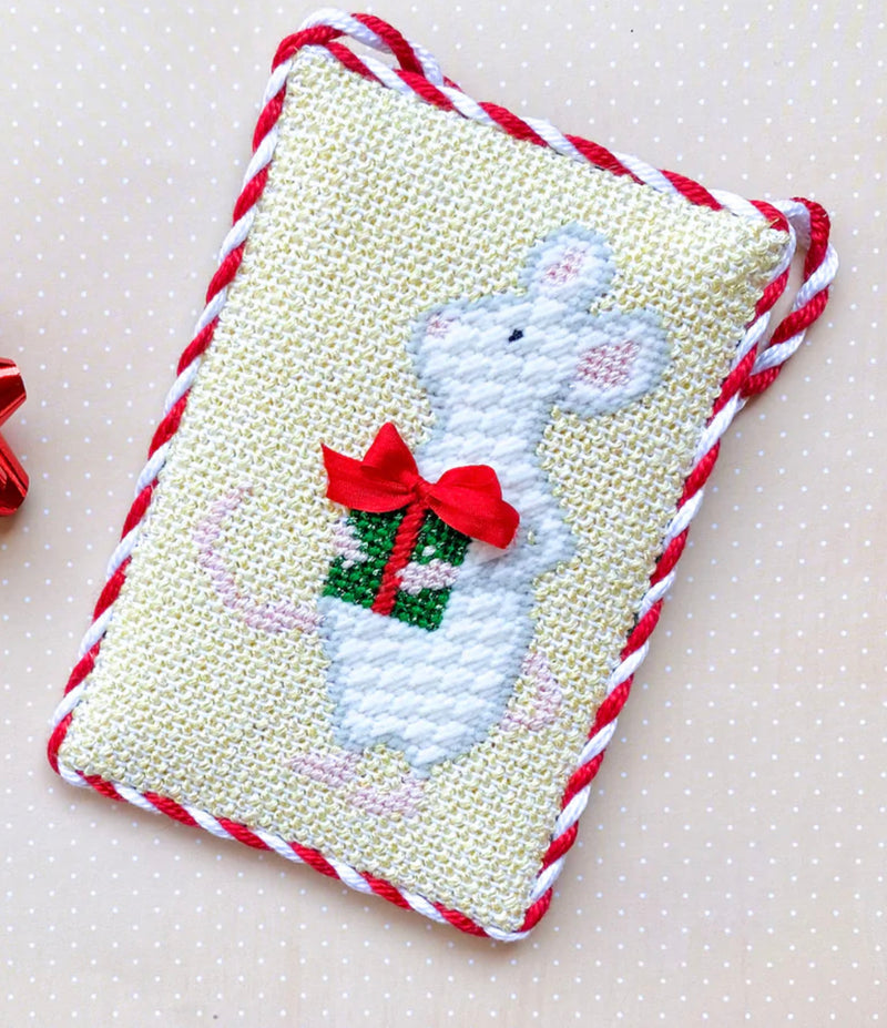 SS104 Christmas Mice Green Present with Stitch Guide