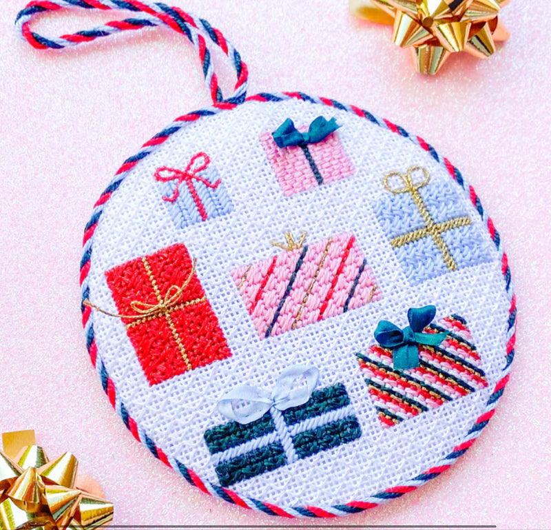 SS097 Christmas Presents Round with Stitch Guide