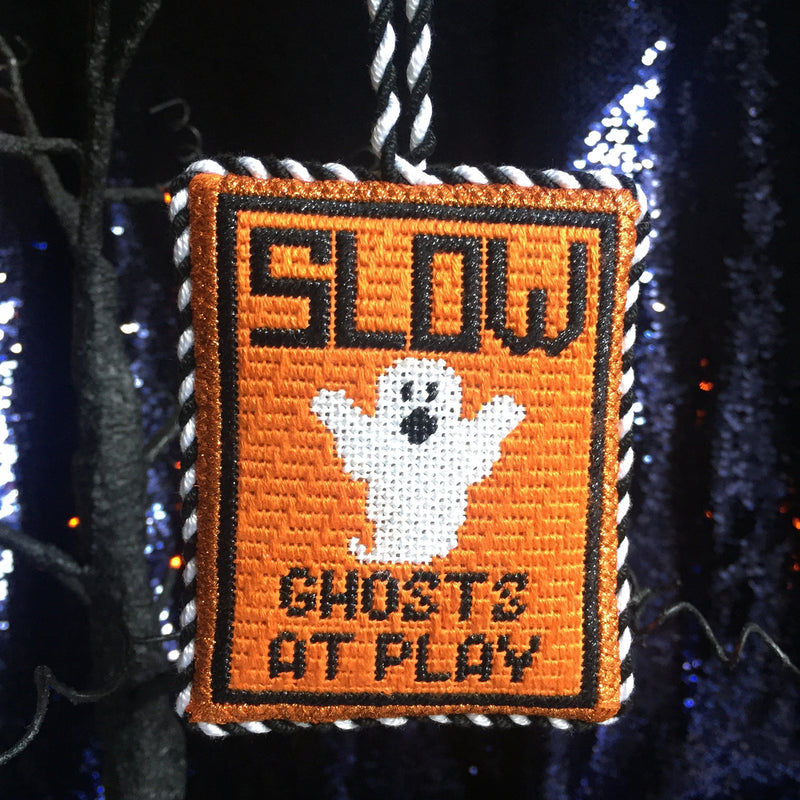 HSS-05 - SLOW GHOSTS AT PLAY, ORNAMENT